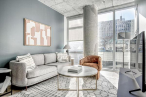 River North 1br w gym pool roof nr Riverwalk CHI-816